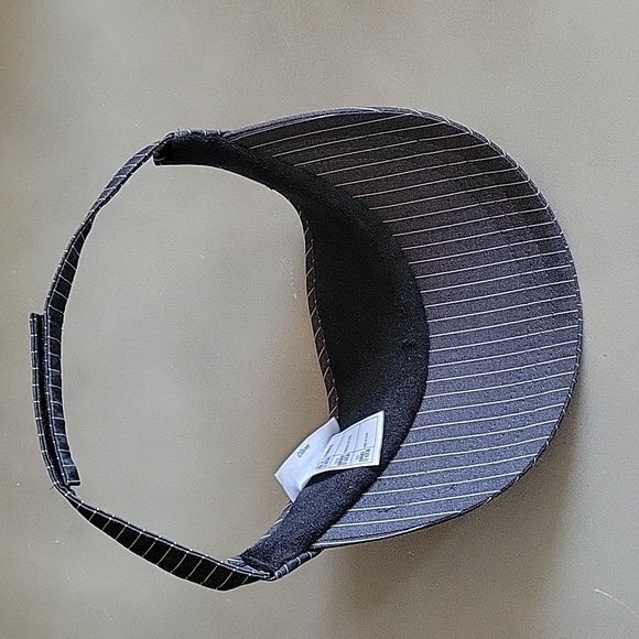 DISNEY Visor Hat - Picture 4 of 9